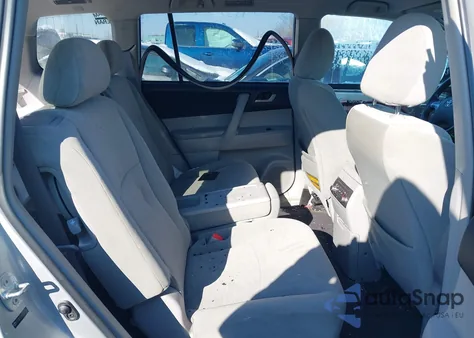 2011 Toyota Highlander Base V6 из США, поврежденный, VIN 5TDBK3EH4BS051164